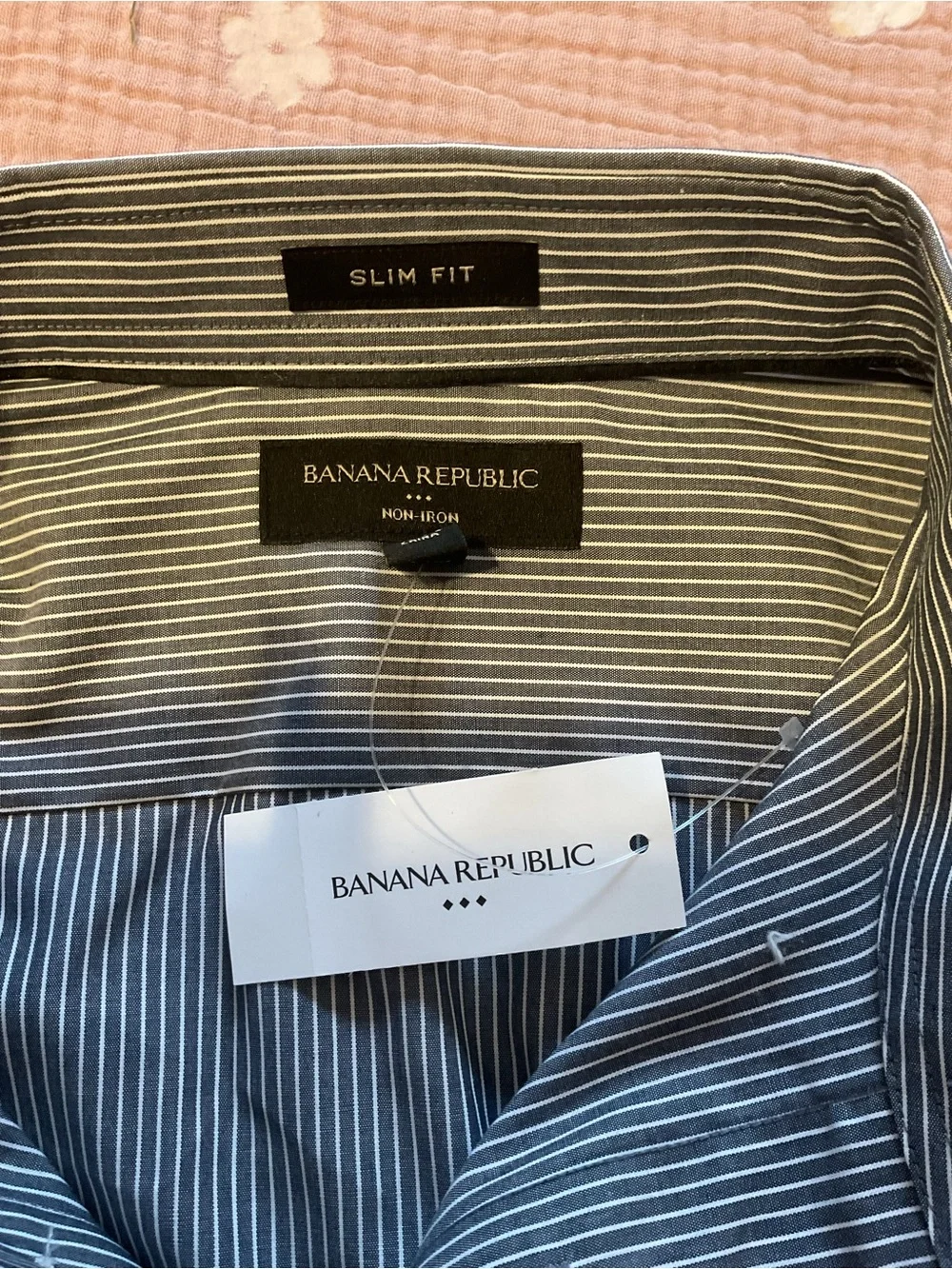 BANANA REPÚBLIC.  Men's Grey Pinstripe Long-Sleeve Shirt - Classic Button-Down